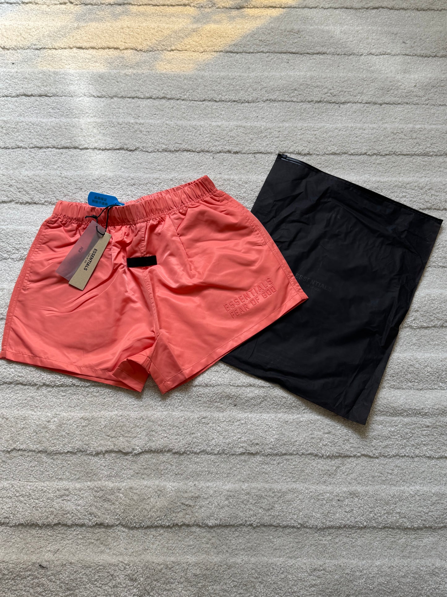 ESSENTIALS SHORT