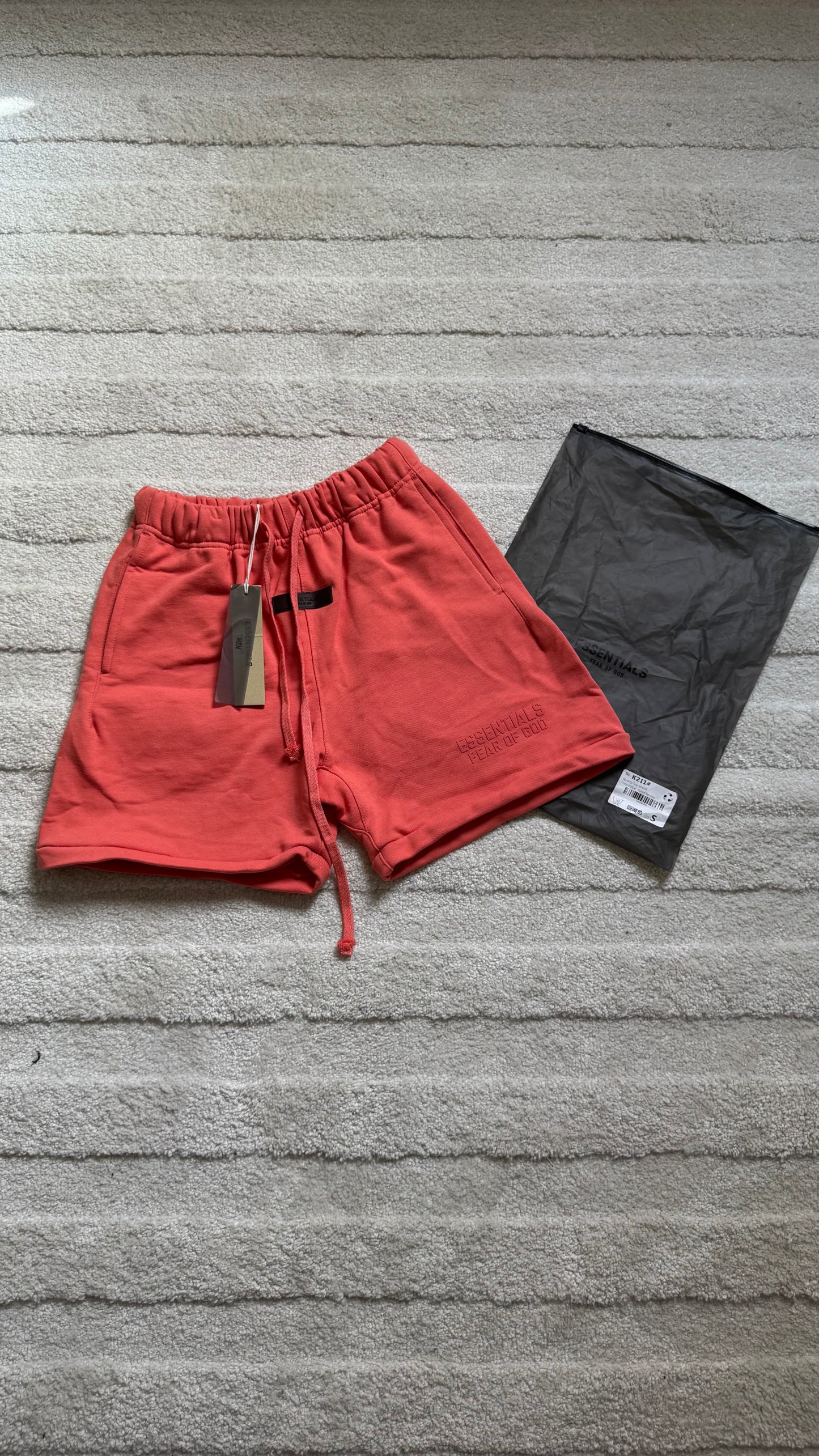ESSENTIALS FOG-CORAL SHORT